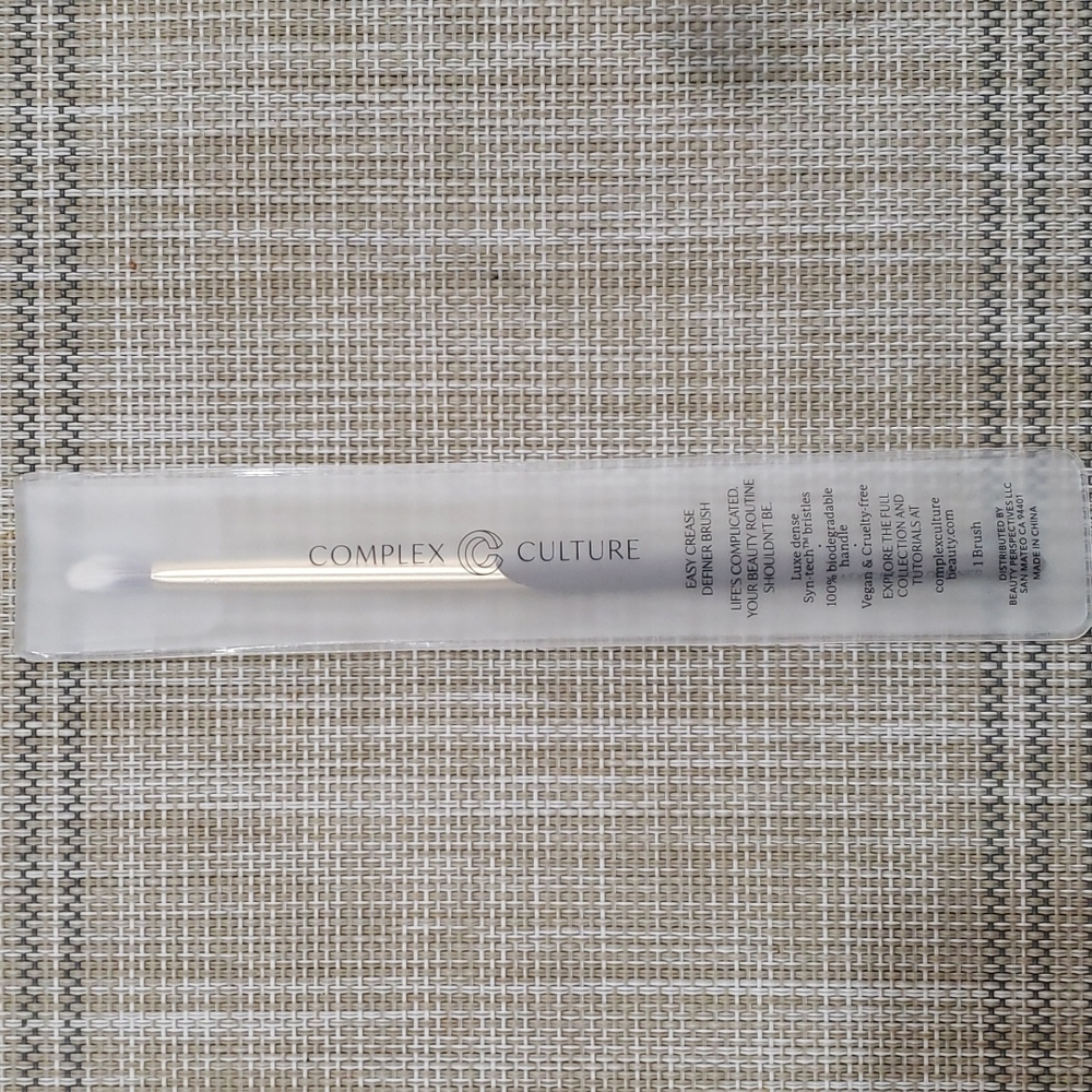 Complex Culture Easy Crease Definer Brush